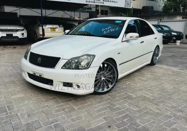 Toyota Crown 2006 Ivory