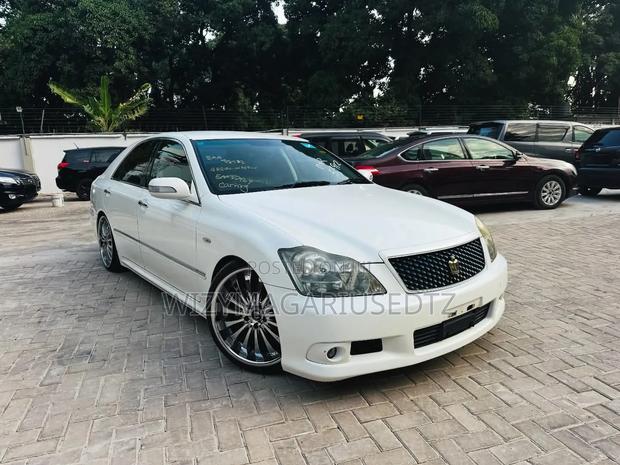 Toyota Crown 2006 Ivory