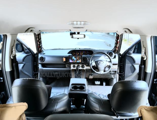 Toyota Corolla Rumion 2011 Black