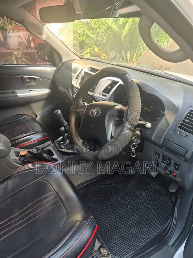 Toyota Hilux 2013 White