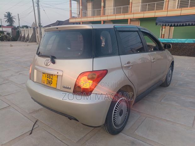 Toyota IST 2004 Beige