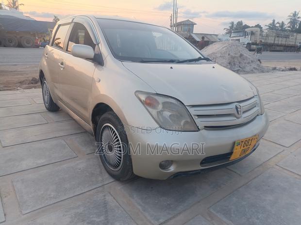 Toyota IST 2004 Beige