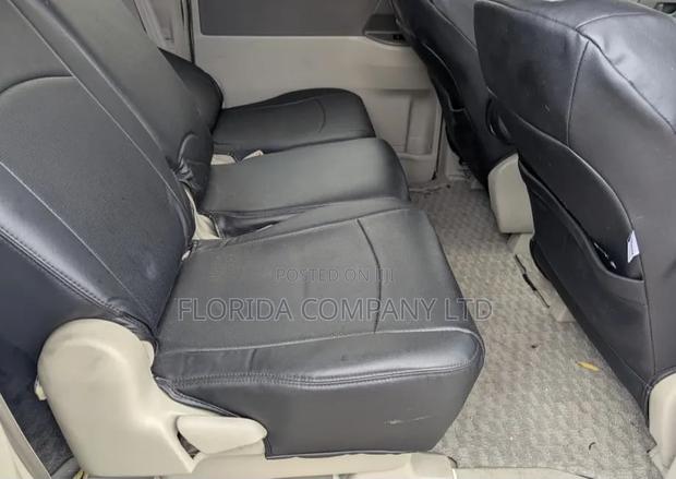 Toyota Noah 2010 White