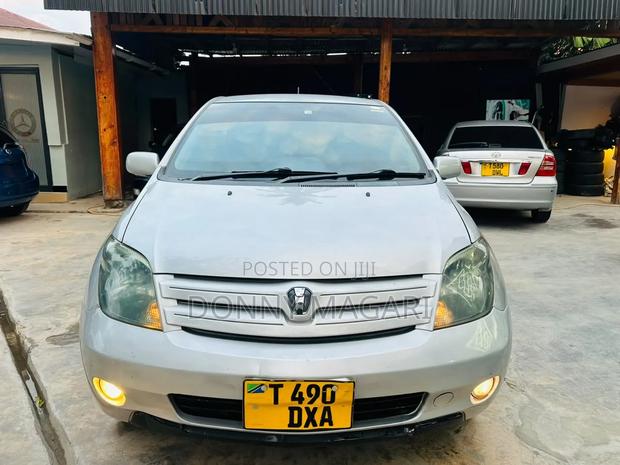 Toyota IST 2003 Silver