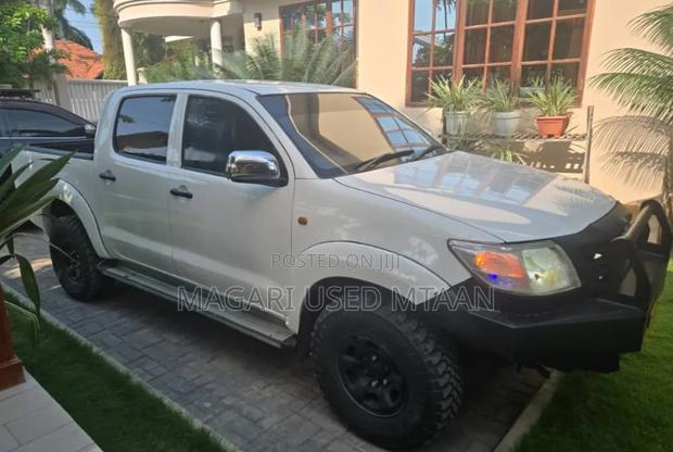 Toyota Hilux 2008 White
