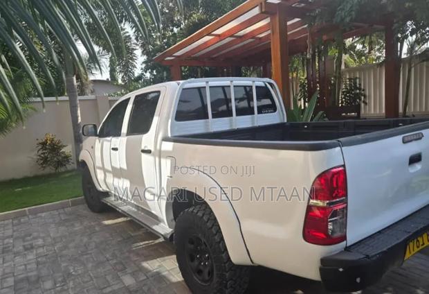 Toyota Hilux 2008 White