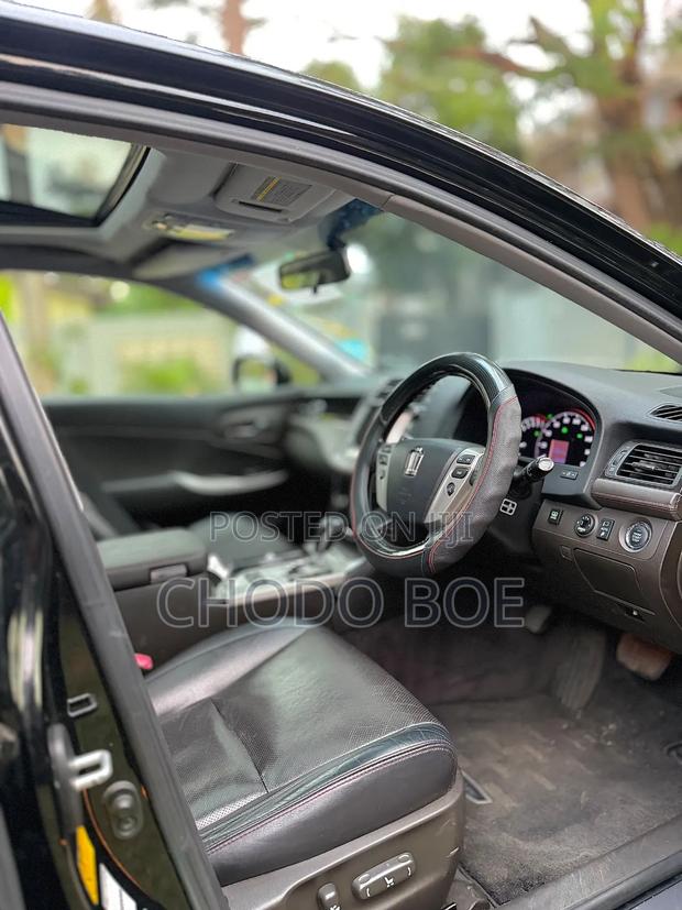 Toyota Crown 2012 Black