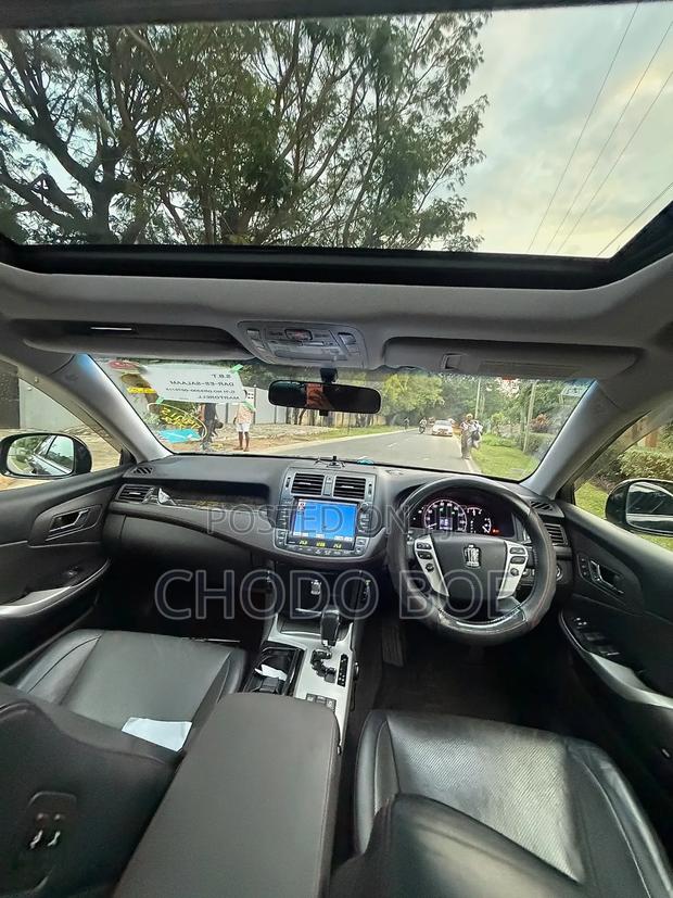 Toyota Crown 2012 Black