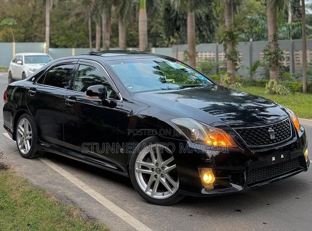 Toyota Crown 2012 Matt Black
