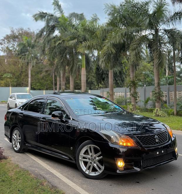 Toyota Crown 2012 Black