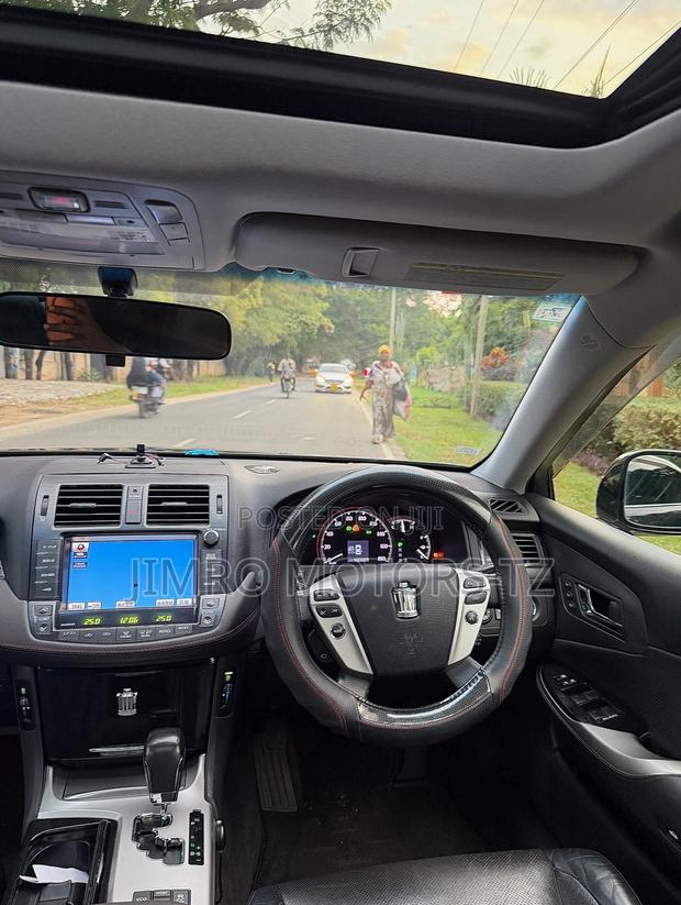 Toyota Crown 2012 Black