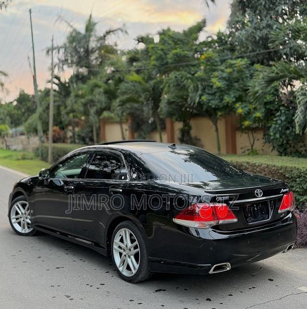 Toyota Crown 2012 Black