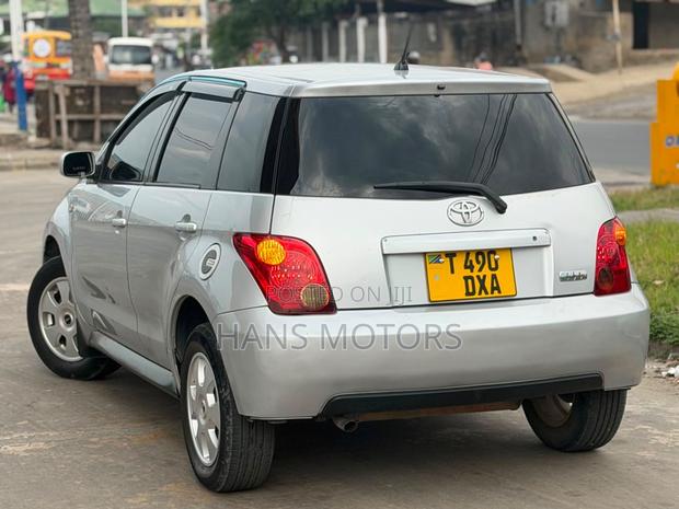 Toyota IST 2004 Silver