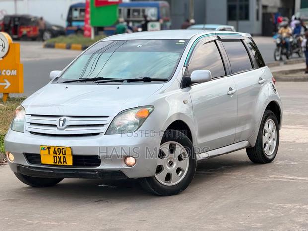 Toyota IST 2004 Silver