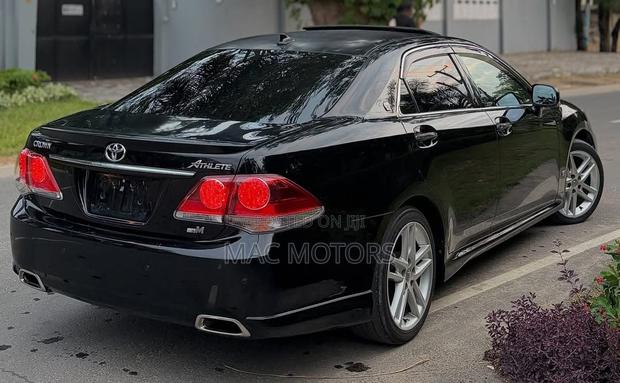 Toyota Crown 2012 Black