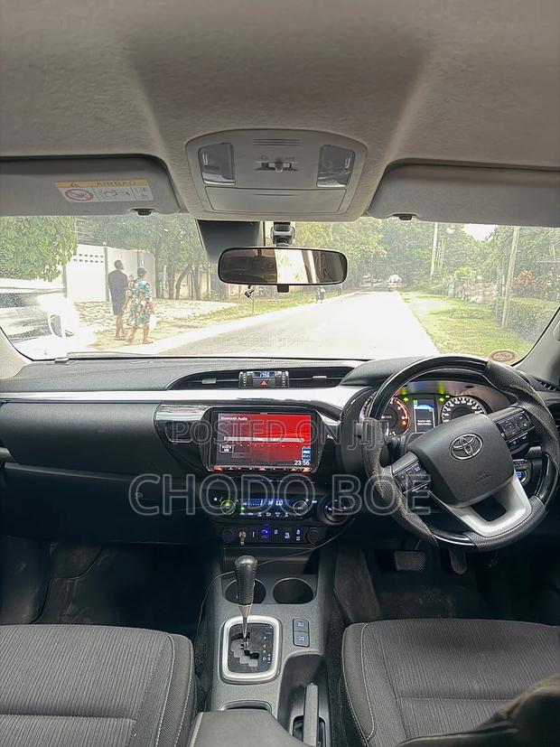 Toyota Hilux 2021 Pearl