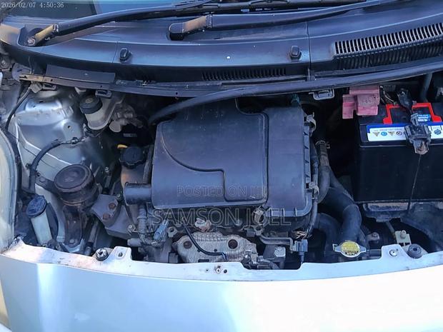 Toyota Vitz 2006 Silver