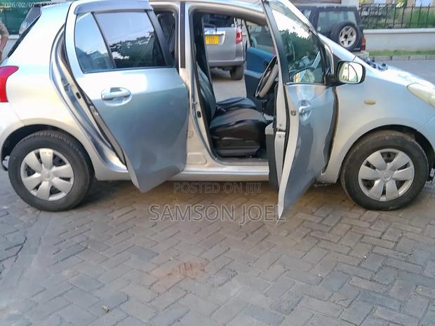 Toyota Vitz 2006 Silver
