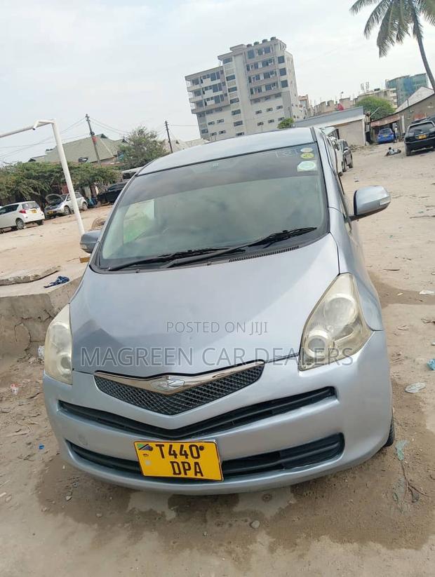 Toyota Ractis 2005 Gray