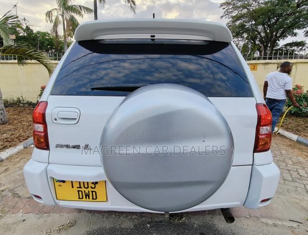 Toyota RAV4 2005 White