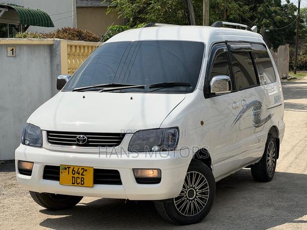 Toyota Noah 2001 White