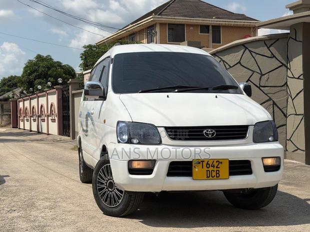 Toyota Noah 2001 White