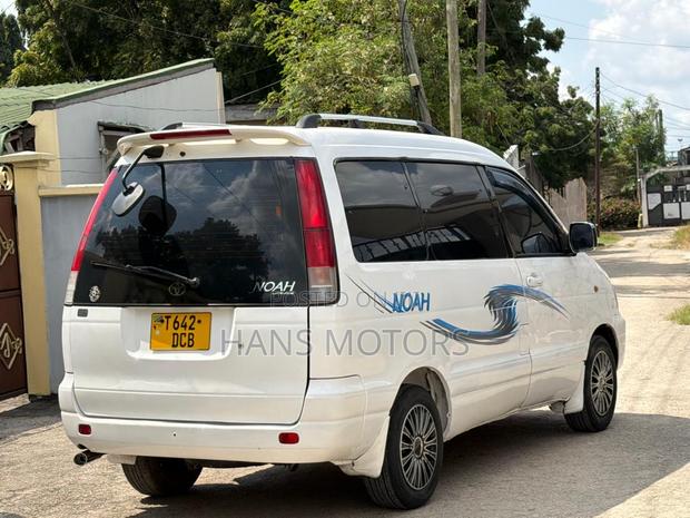 Toyota Noah 2001 White
