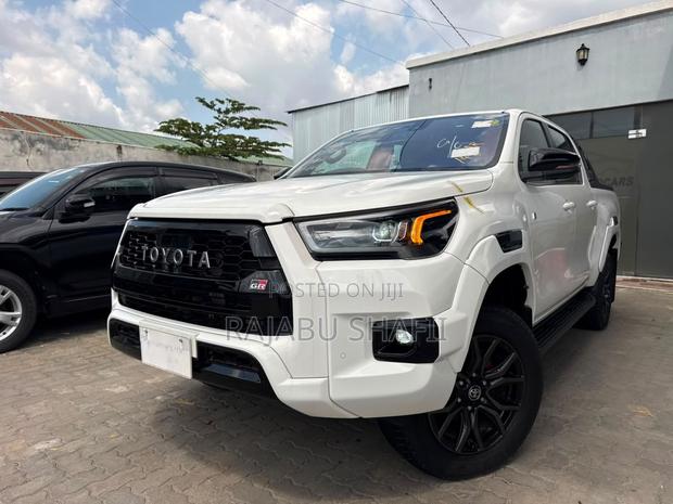 Toyota Hilux Revo Double Cab Deisel 2.4 AWD 2022 White