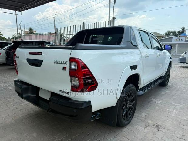 Toyota Hilux Revo Double Cab Deisel 2.4 AWD 2022 White