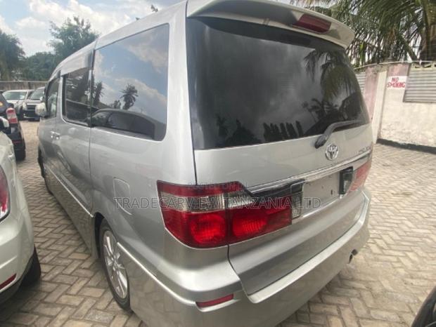 Toyota Alphard 2002 Silver
