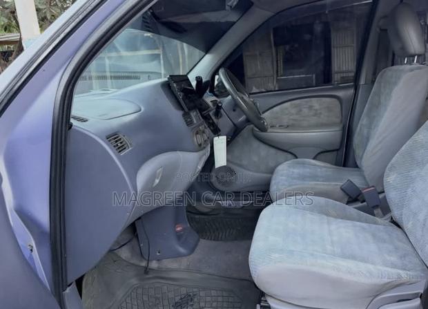 Toyota Raum 2001