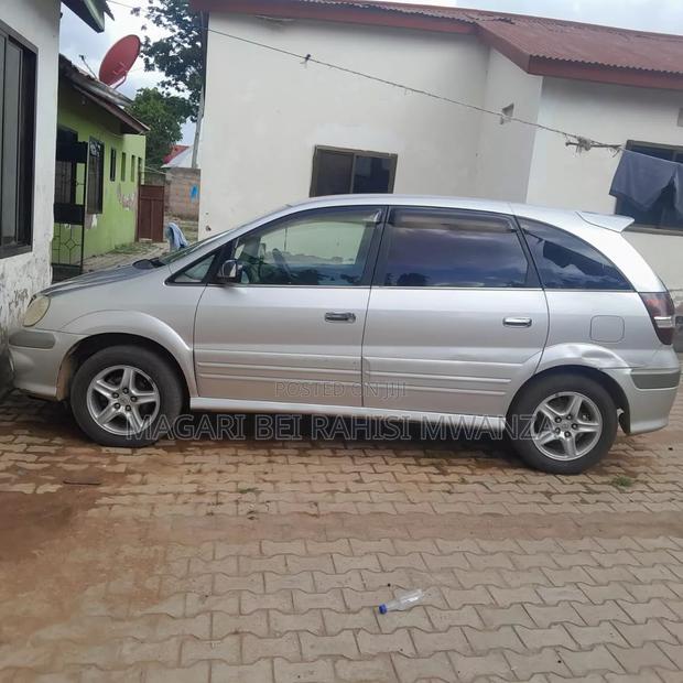 Toyota Nadia 2003 Silver