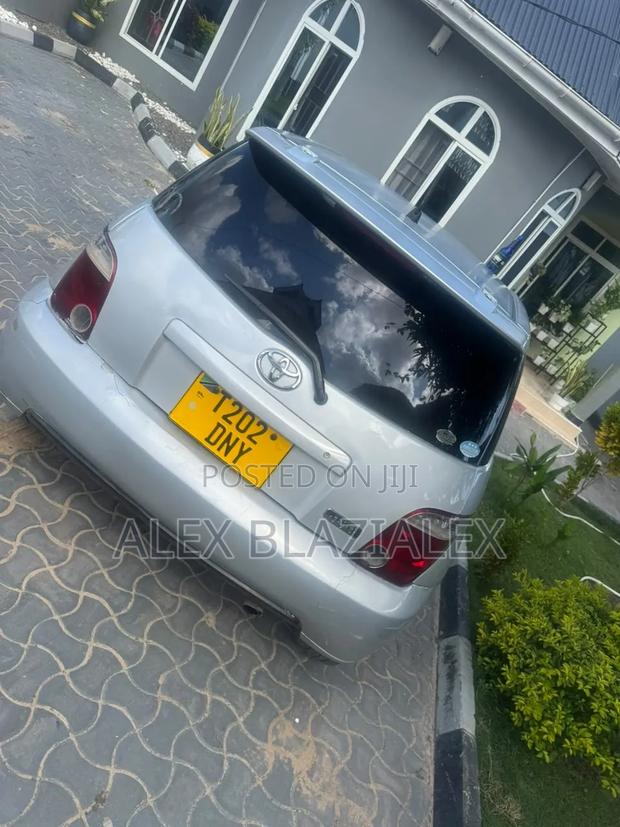 Toyota IST 2004 Silver