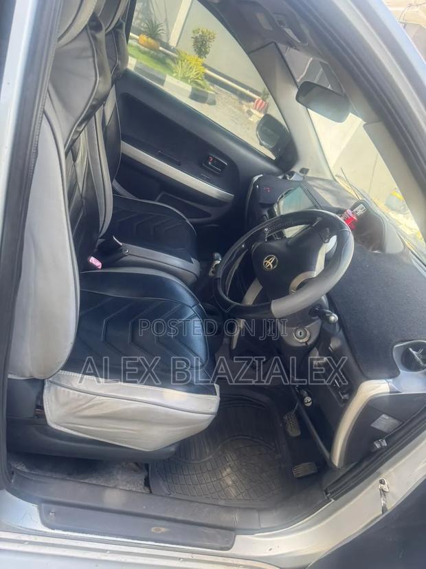 Toyota IST 2004 Silver