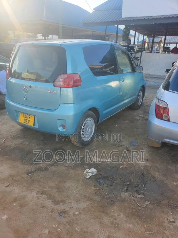 Toyota Porte 2005 Blue