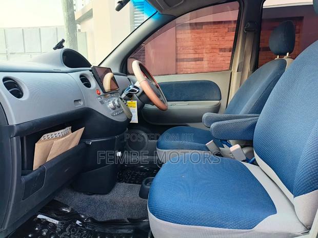 Toyota Sienta 2005 Silver
