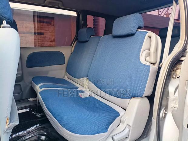 Toyota Sienta 2005 Silver