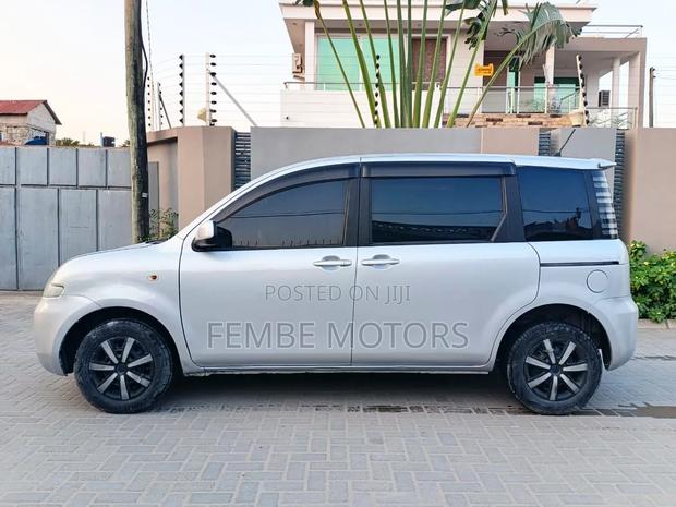 Toyota Sienta 2005 Silver
