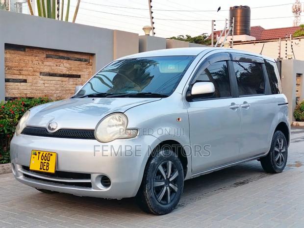Toyota Sienta 2005 Silver