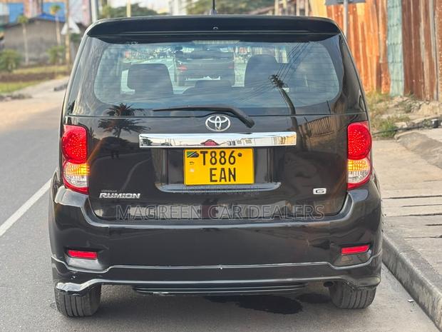Toyota Corolla Rumion 2010 Black