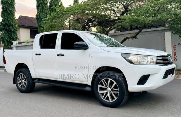 Toyota Hilux 2017 White