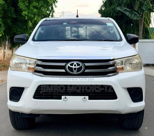 Toyota Hilux 2017 White
