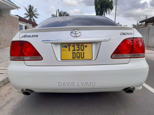Toyota Crown 2005 White
