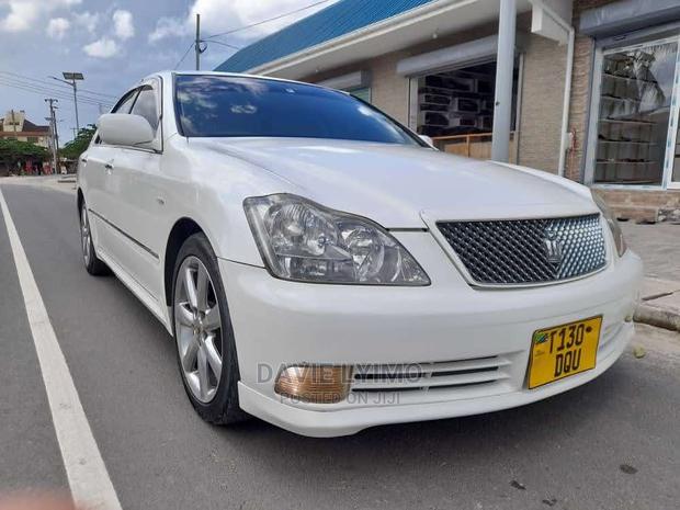 Toyota Crown 2005 White