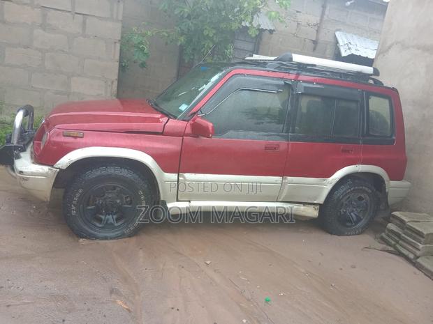 Suzuki Escudo 1999 Red