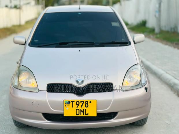 Toyota Vitz 2004 Gold