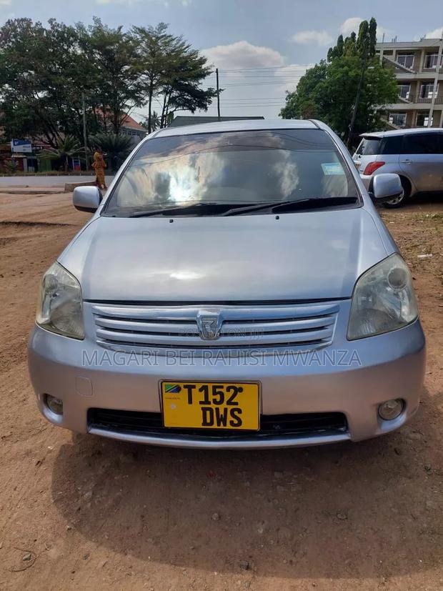 Toyota Raum 2003 Silver