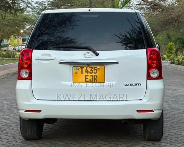 Toyota Raum 2005 White