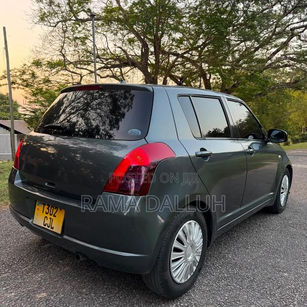 Suzuki Swift 2005 Gray