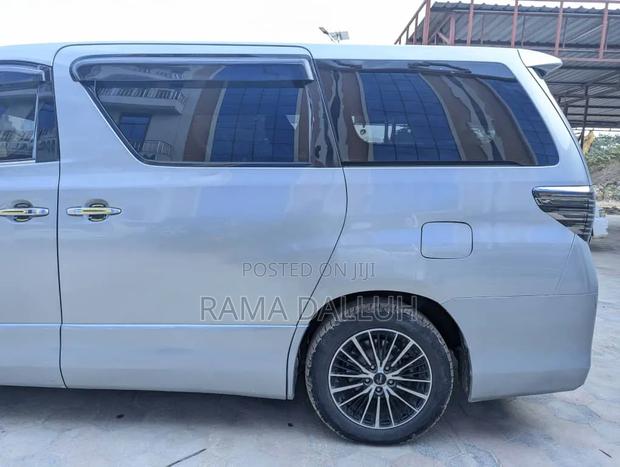 Toyota Alphard 2009 Silver